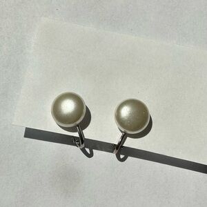 Vintage Pearl Silver Earrings: Clip-on